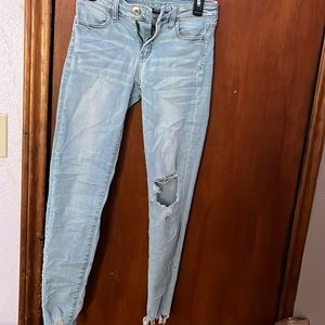 I’m selling American eagle low rise skinny jeans